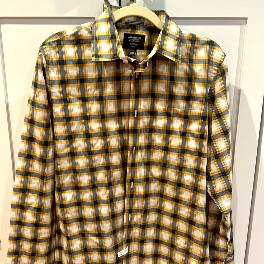 Barely worn men’s button down dress shirt